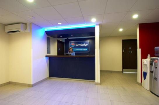 Отель Travelodge Cheshire Oaks