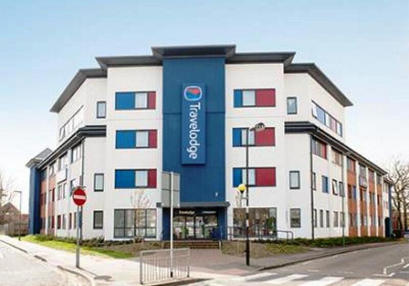 Отель Travelodge Woking Central