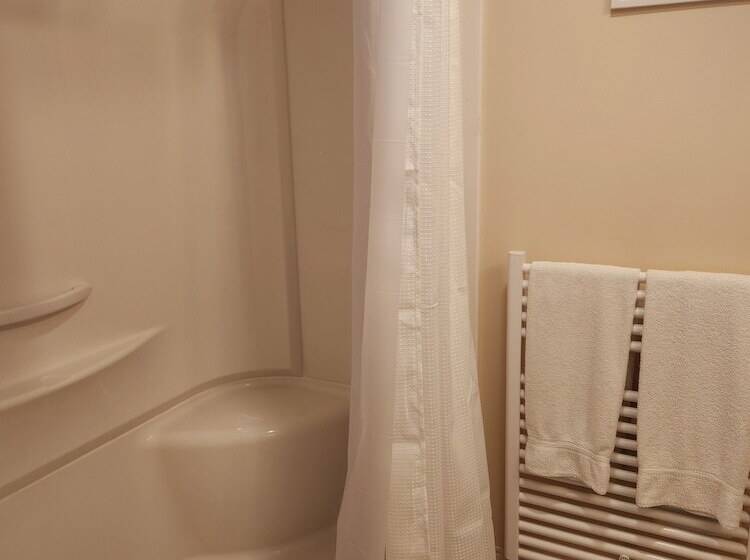 Colebrook C.c. & Motel