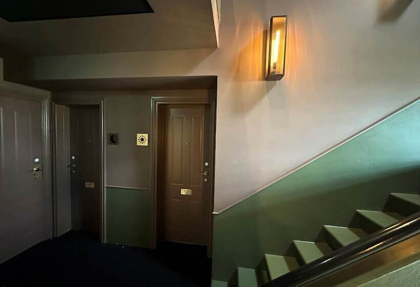 Hypernym Hotel & Suites