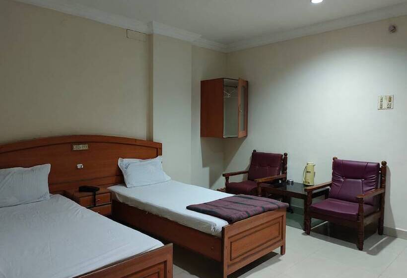 فندق Geetha International