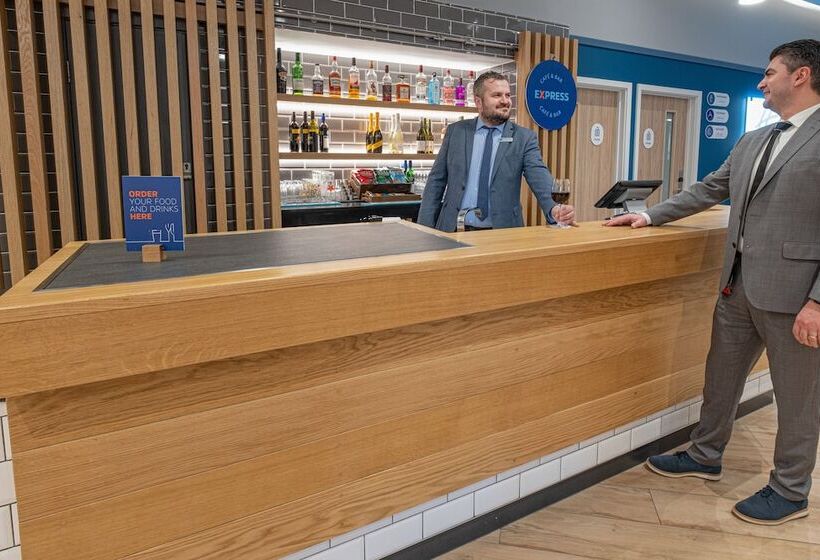 فندق Holiday Inn Express Fleet By Ihg