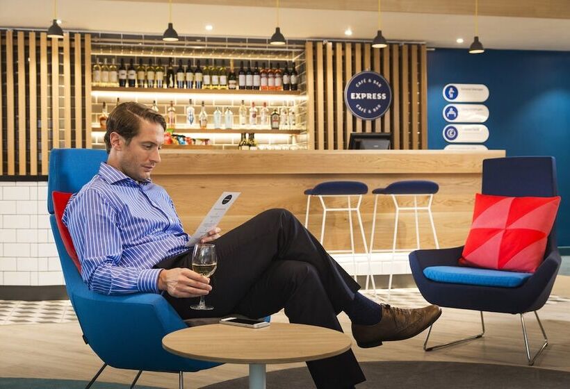 فندق Holiday Inn Express Fleet By Ihg