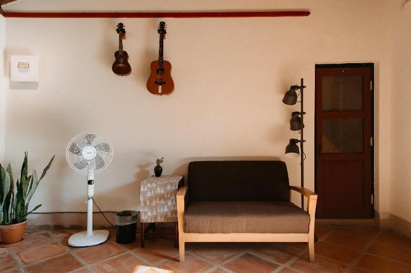 هتل Live Guesthouse