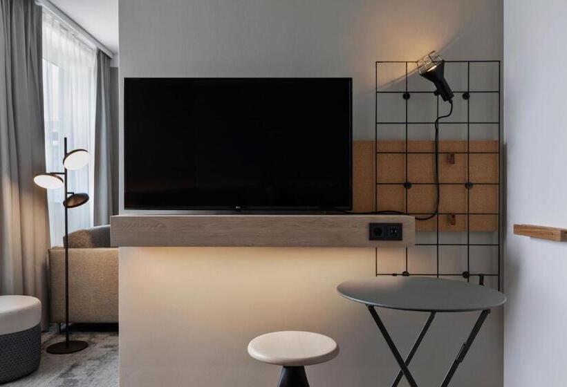 هتل Moxy Duesseldorf City