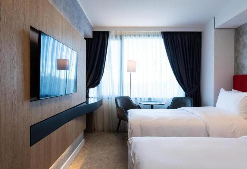 هتل Ramada By Wyndham Slatina Parc