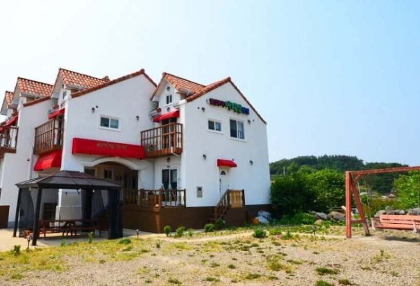 Отель Seocheon Redpungchatiang Pension