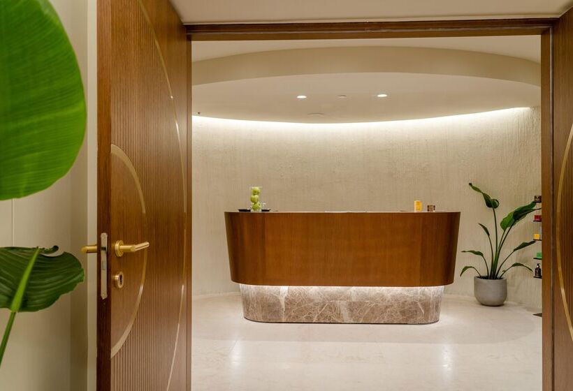 هتل Isla Brown Corinthia Resort & Spa, Curio Collection Hilton