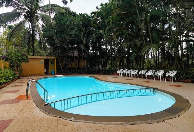 ホテル Karapuzha Village Resort