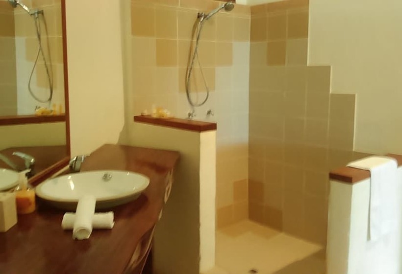 هتل Ripples On The Bay   Adults Only