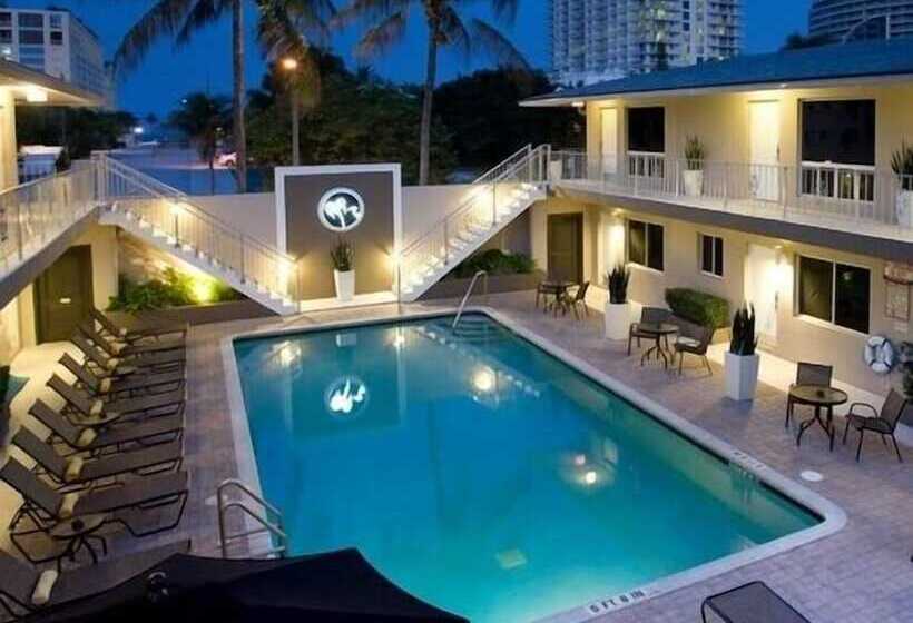 هتل The Grand Resort And Spa & Worthington All Male