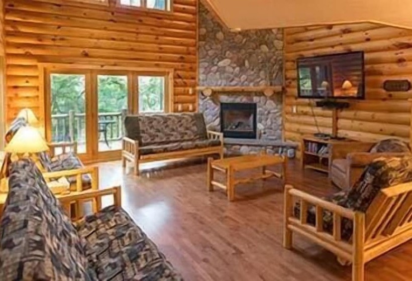 هتل Log Gables   Lake Front