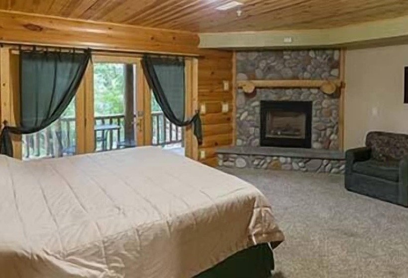 هتل Log Gables   Lake Front