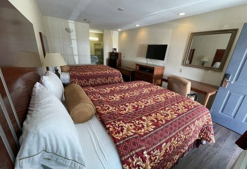 Отель Riviera Inn & Suites