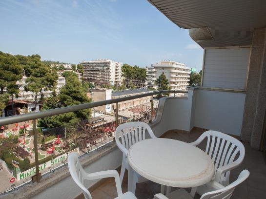 C&B Apartamentos Arquus Center