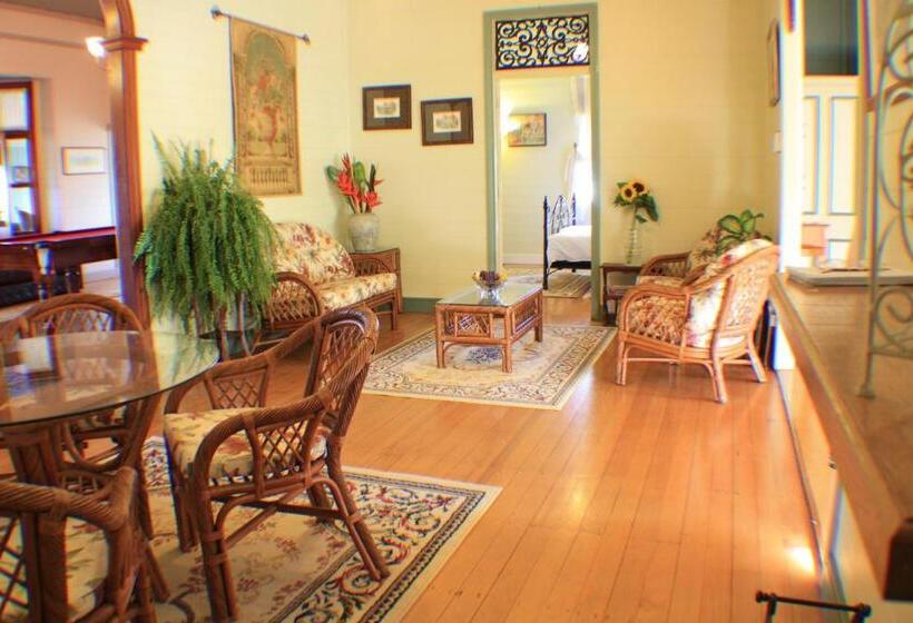 Отель Classique Bed & Breakfast