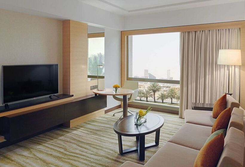 בית מלון כפרי Doubletree By Hilton Riyadh  Al Muroj Business Gate
