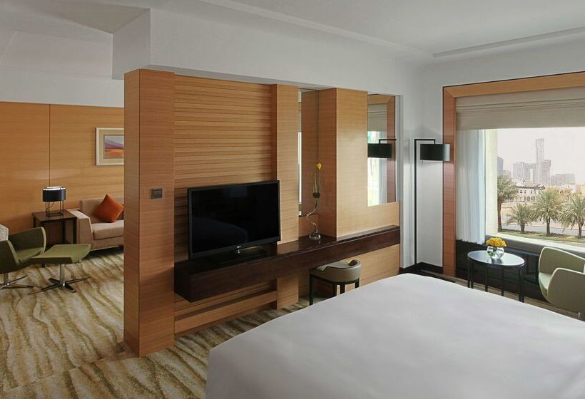 בית מלון כפרי Doubletree By Hilton Riyadh  Al Muroj Business Gate