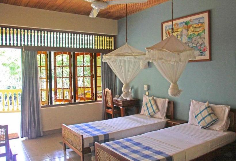 בית מלון כפרי Muthumuni Ayurveda Beach Resort
