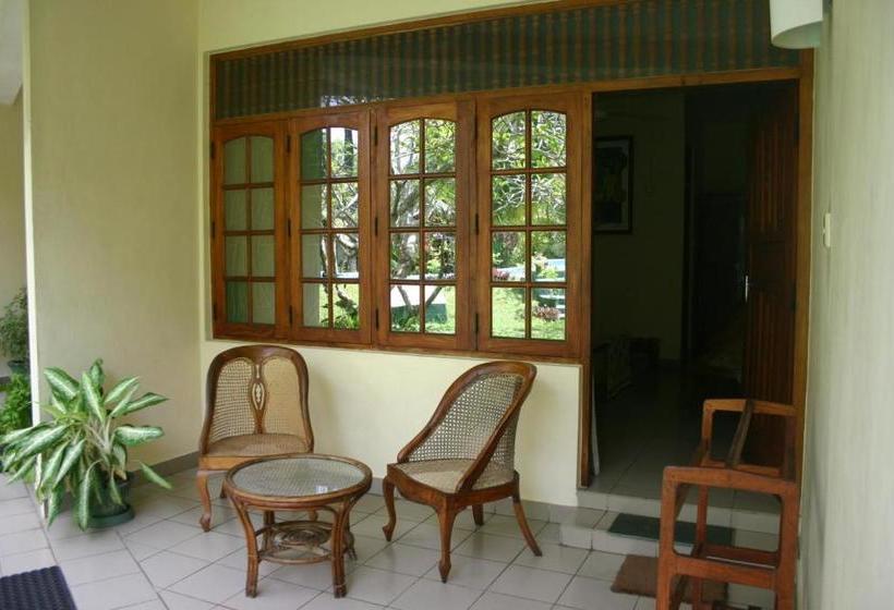 בית מלון כפרי Muthumuni Ayurveda Beach Resort