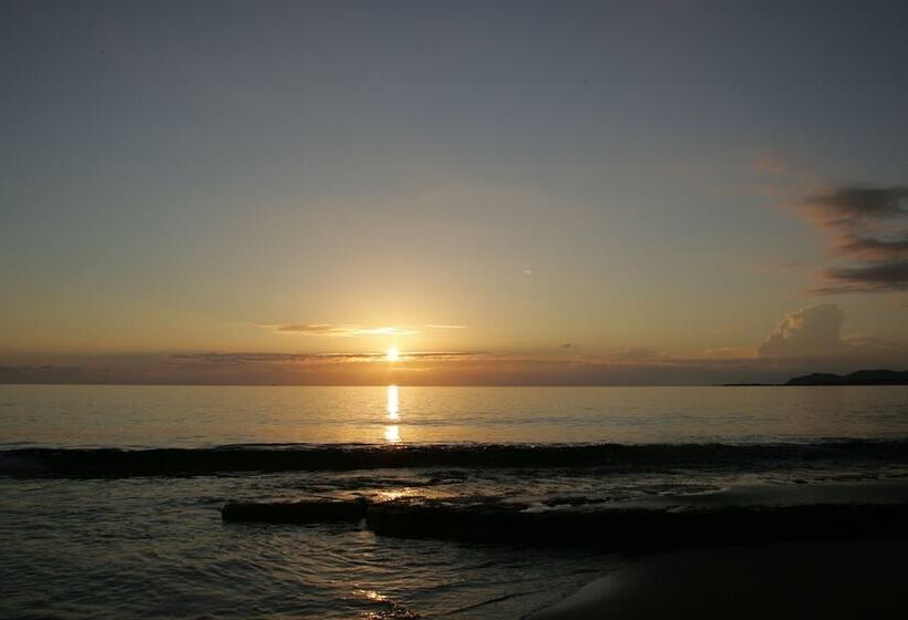 Отель Nanakis Beach Apartments