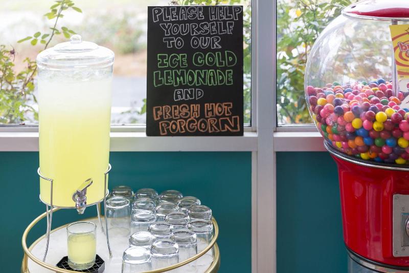 هتل The Thunderbird Inn