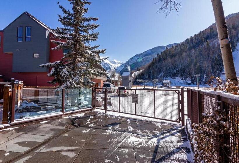 هتل Double Diamond Ski In/ski Out Chalet