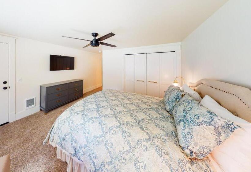 酒店 Single Level Ranch Condo In Elkhorn