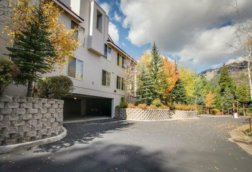 ホテル Ski In Ski Out Squaw Valley Lodge Slopeside Townhome