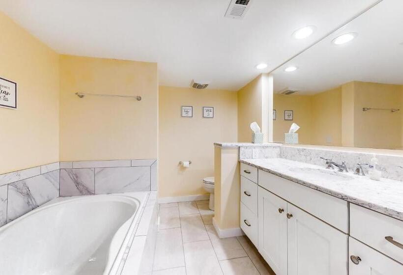 هتل Nauti By Nature