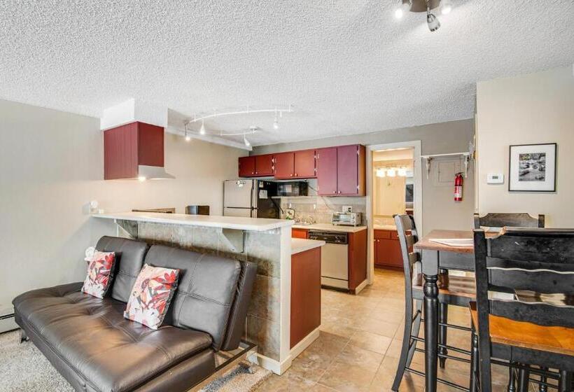 فندق Stover S Outpost