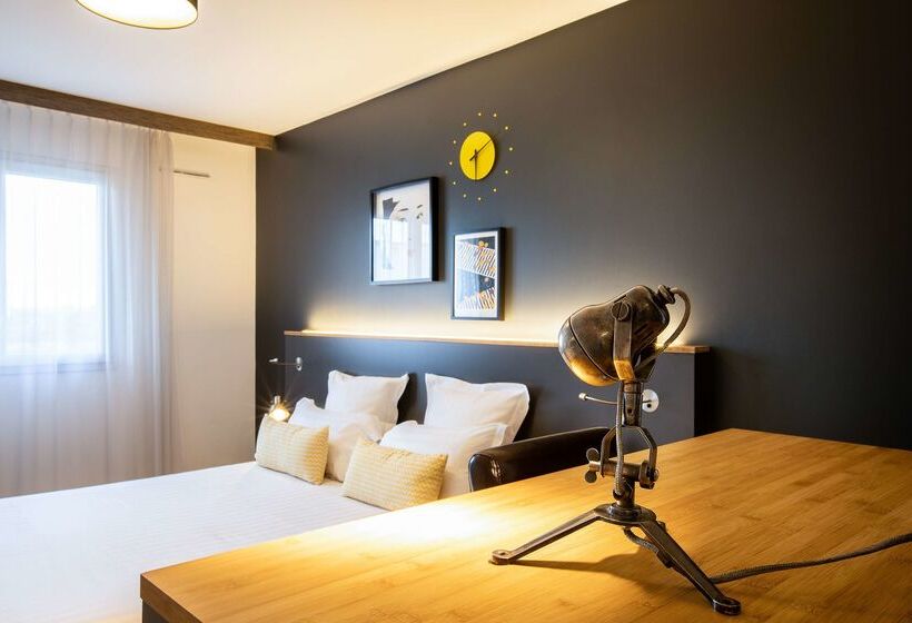 בית מלון כפרי Best Western Plus Suitcase Paris La Defense