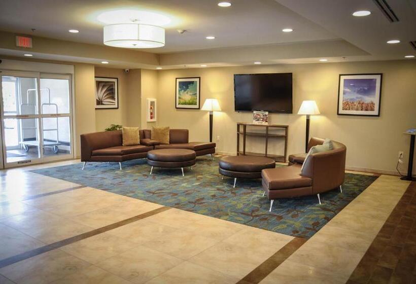 호텔 Candlewood Suites Columbus Northeast, An Ihg