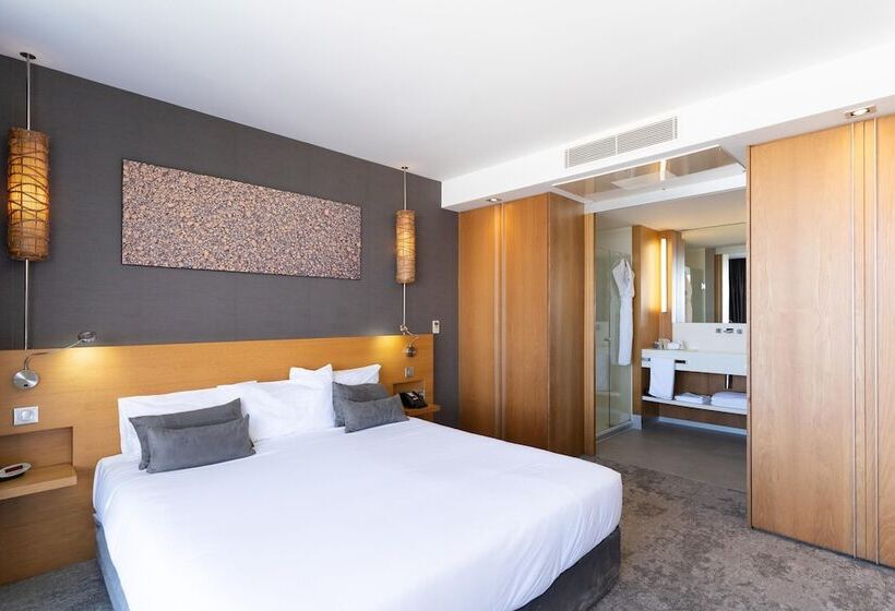 هتل Chateau Royal Beach Resort & Spa, Noumea