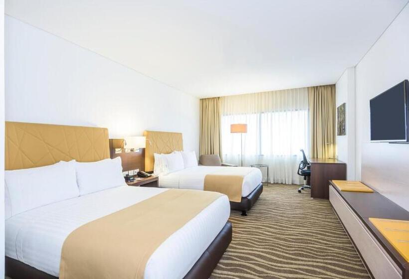 هتل Holiday Inn Express & Suites Bogota Zona Financiera, An Ihg