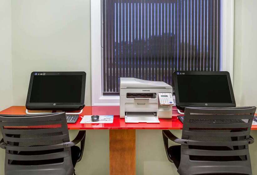 فندق Ramada By Wyndham Carlyle