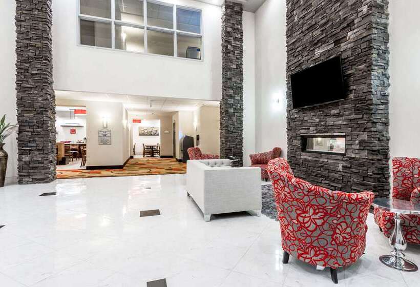 هتل Ramada By Wyndham Moose Jaw