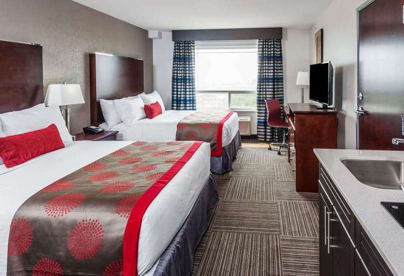 هتل Ramada By Wyndham Moose Jaw