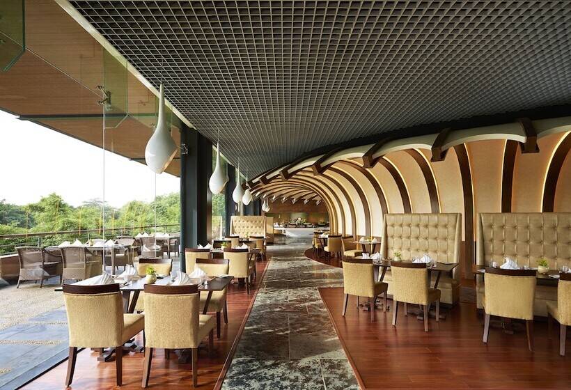 酒店 Taj Damdama Lake Resort & Spa, Gurugram