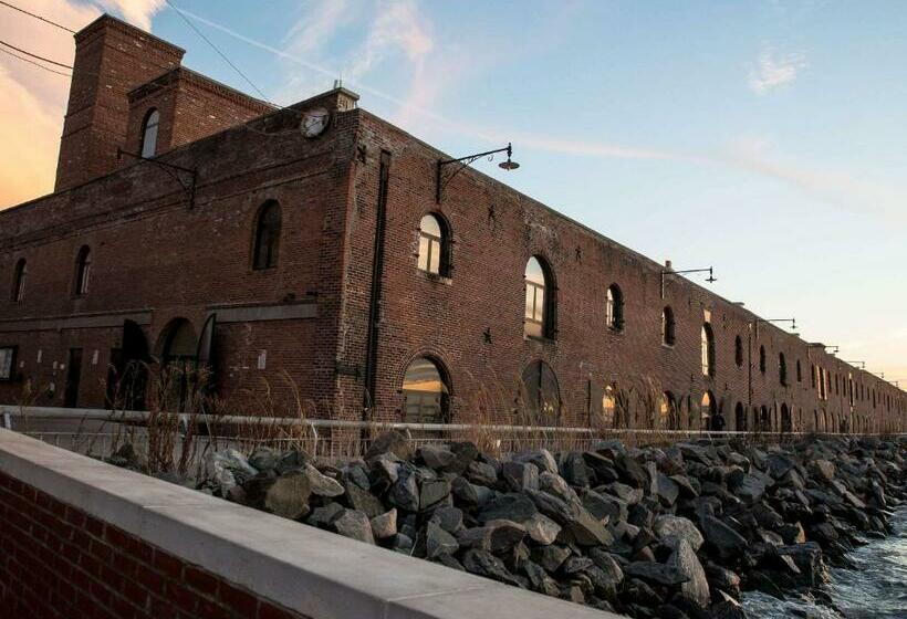 هتل The Lodge Red Hook