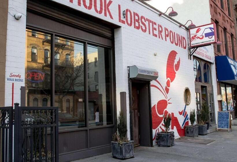 هتل The Lodge Red Hook