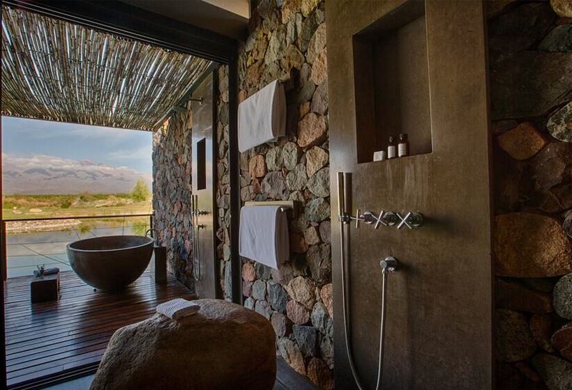 Hotel The Vines Resort & Spa