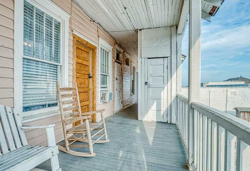 هتل Carbo House Eleven