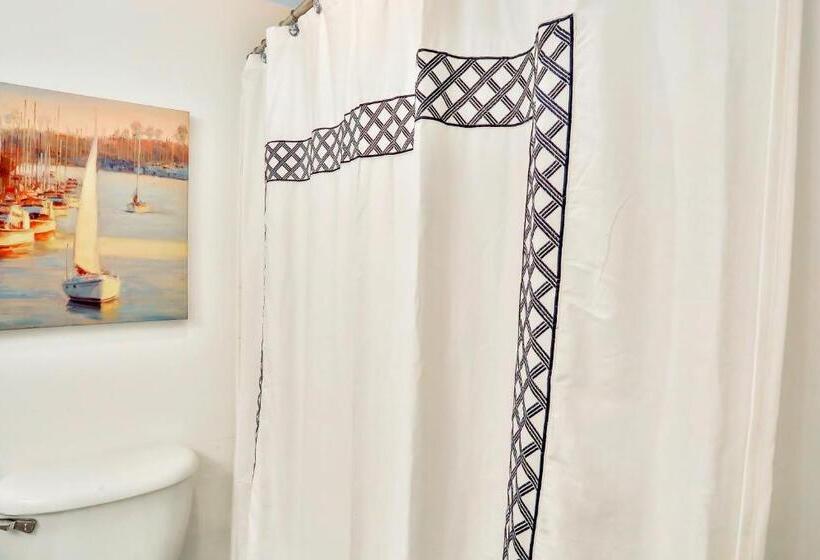 فندق Mariners Cove 302