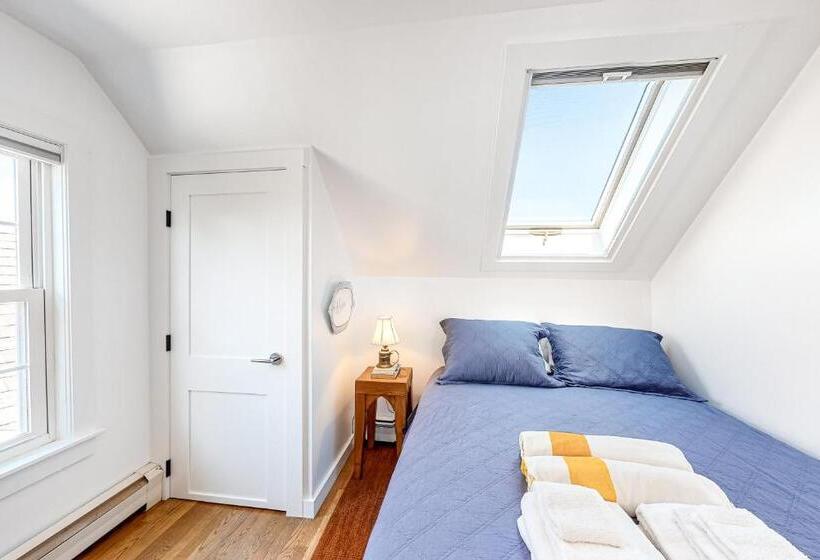 هتل West End Nest