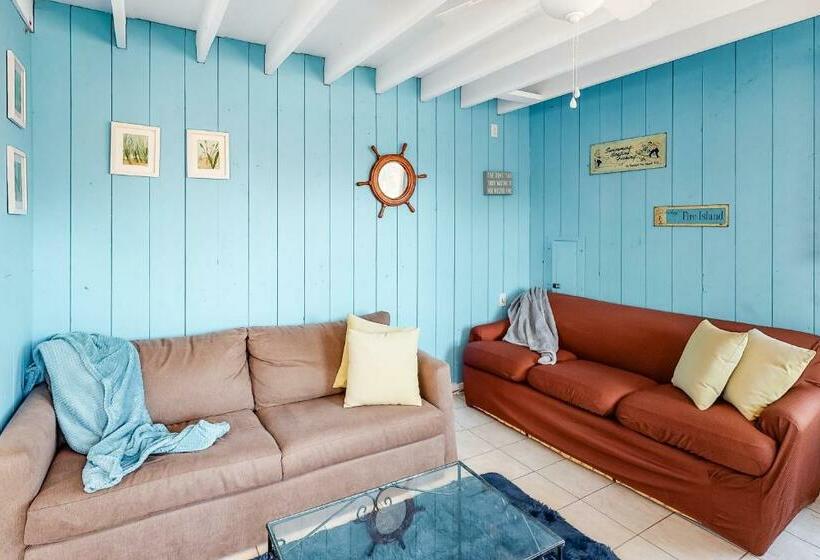 Отель Surfside Retreat On Champlain Street