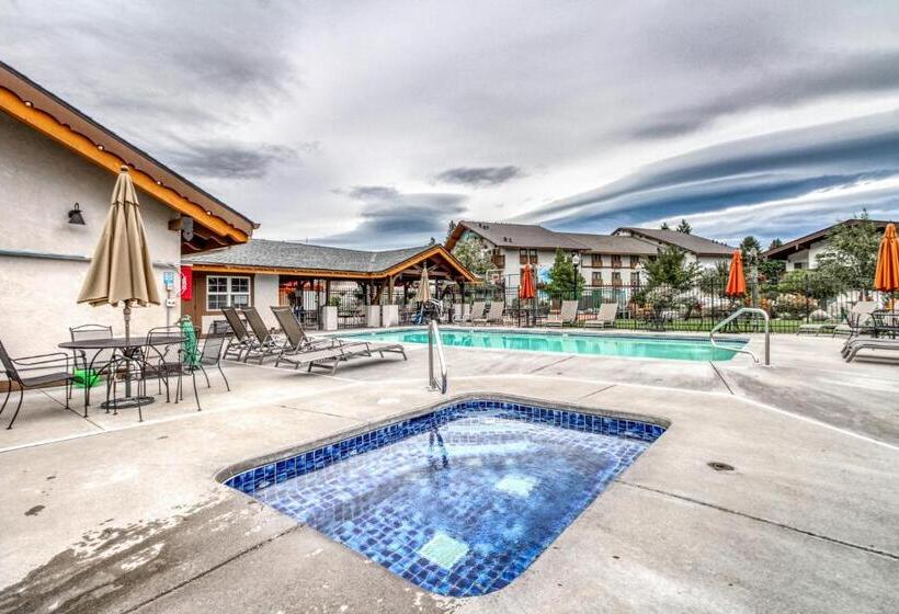 هتل Icicle Village Resort 402: Juniper Studio
