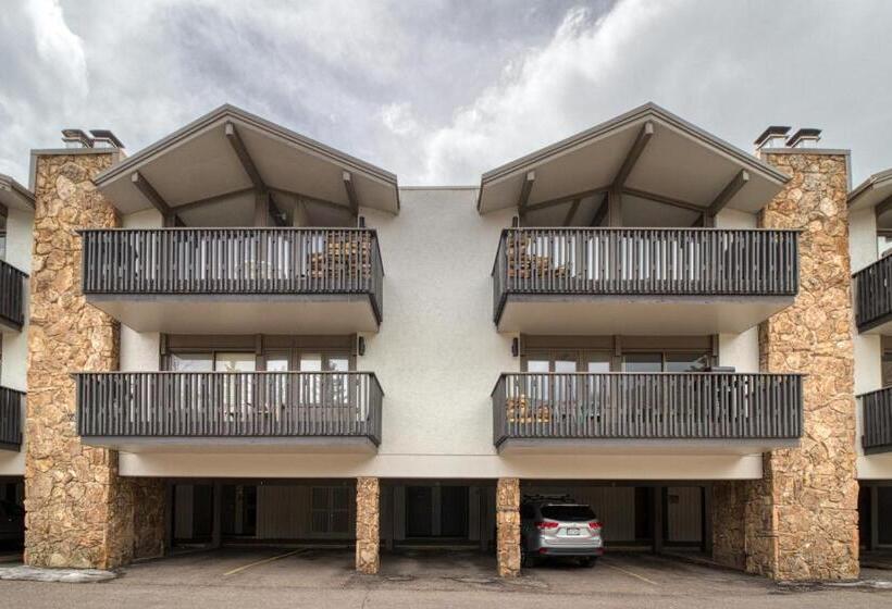 Отель 1 Bath Studio Apartment In Snowmass Village