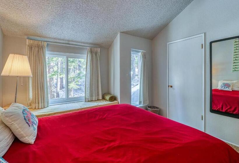 ホテル 2 Bed 2 Bath Apartment In Carnelian Bay