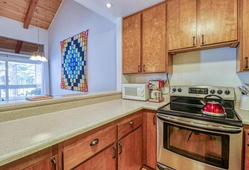 ホテル 2 Bed 2 Bath Apartment In Carnelian Bay